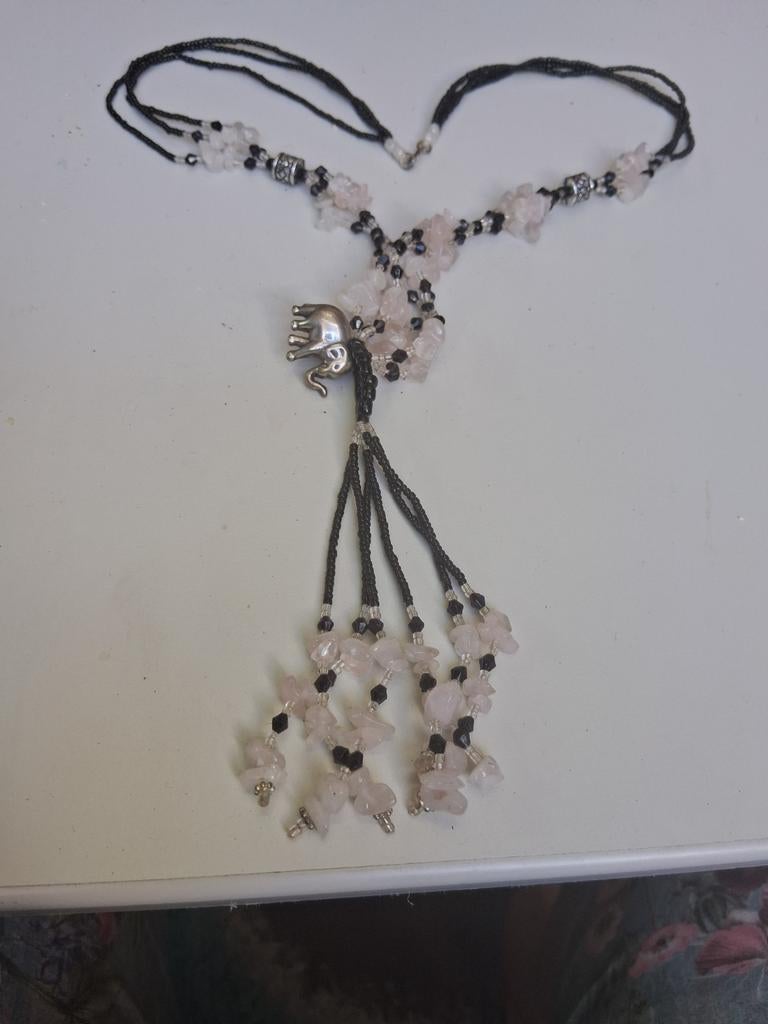 Unieke ketting met rozenkwarts en olifant hanger, Gebruikt, Ophalen of Verzenden, Steen of Mineraal, Roze