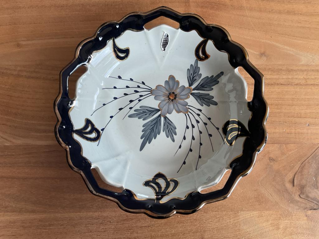 Flora Plateel Gouda Holland 'Charme' schaal, handgeschilderd, Antiek en Kunst, Ophalen of Verzenden