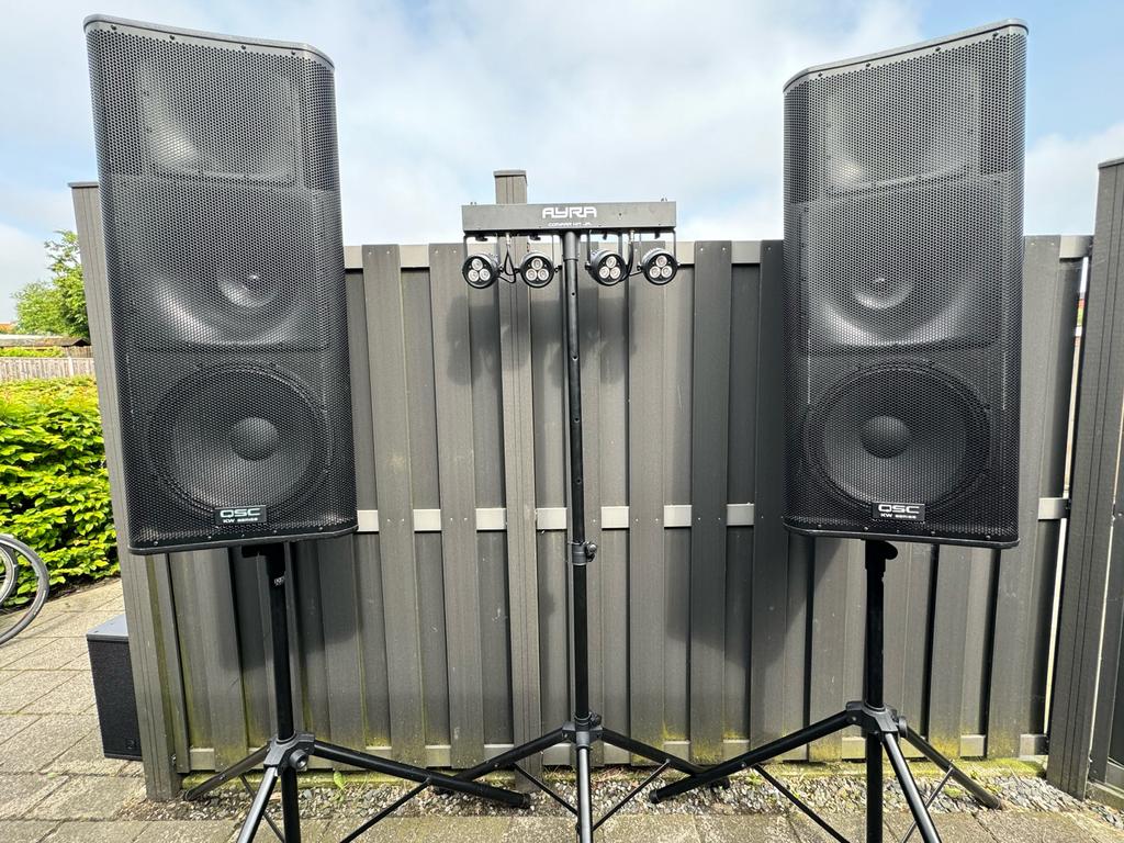 QSC KW153 set, Gebruikt, Overige typen, 120 watt of meer, Ophalen