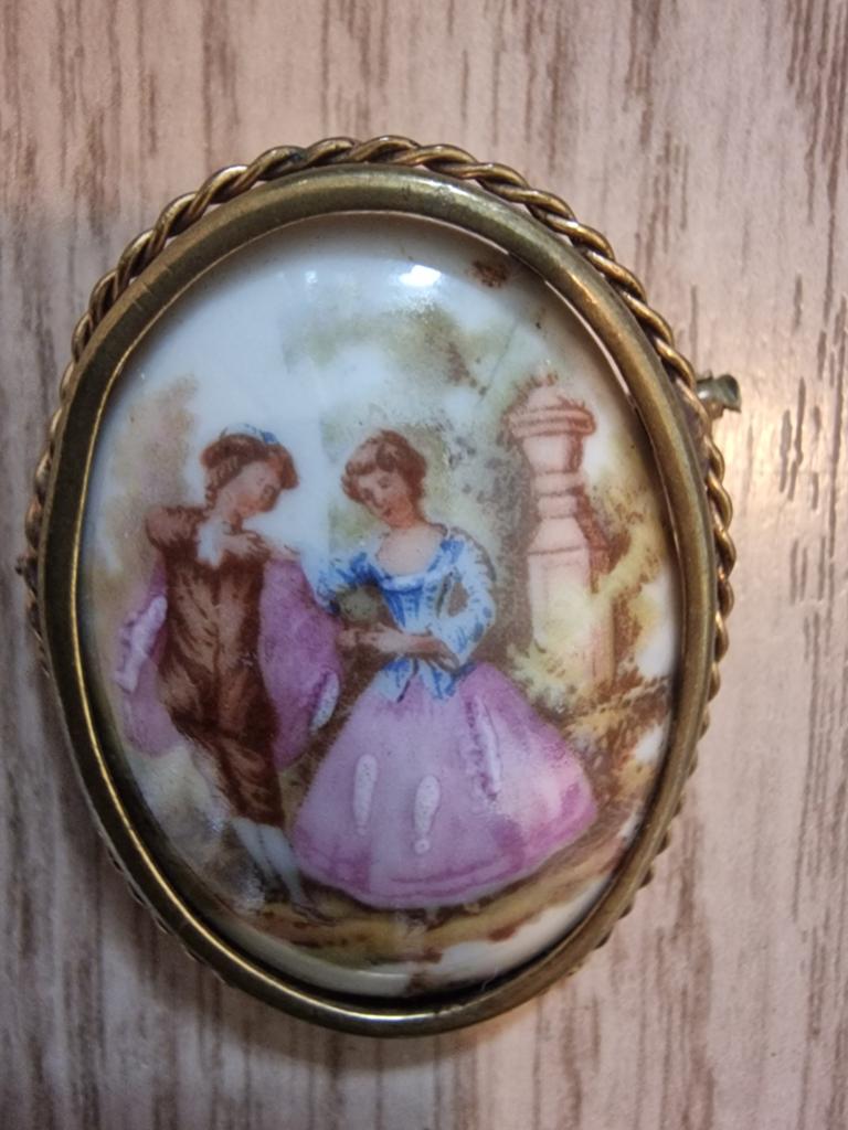 Vintage Limoges Goumot-Labesse Broche met Scène, Sieraden, Tassen en Uiterlijk, Broches, Gebruikt, Koper, Overige kleuren, 4 tot 7 cm