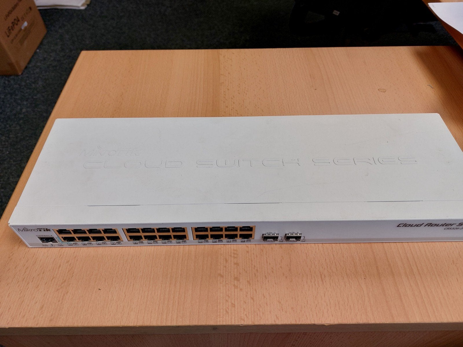 Hotspot installatie  30x  hotspot antenne's  CCR1009, CRS326, Router, Gebruikt, MikroTik, Info@mikrotik.com