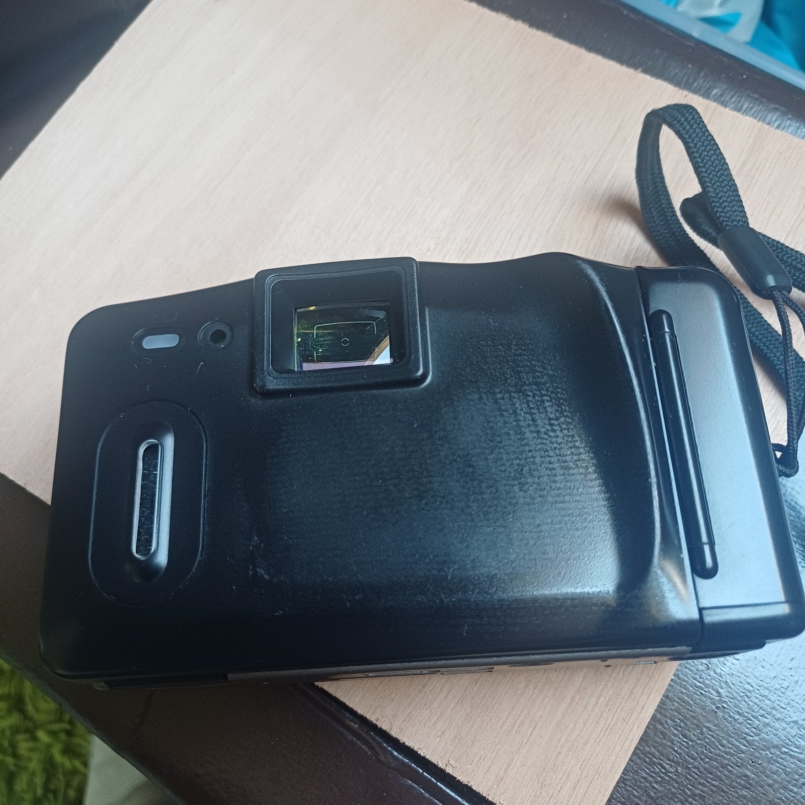 Minolta Riva Zoom 70W - Compactcamera met Big Finder vintage, Audio, Tv en Foto, Fotocamera's Analoog, Ophalen of Verzenden, Compact