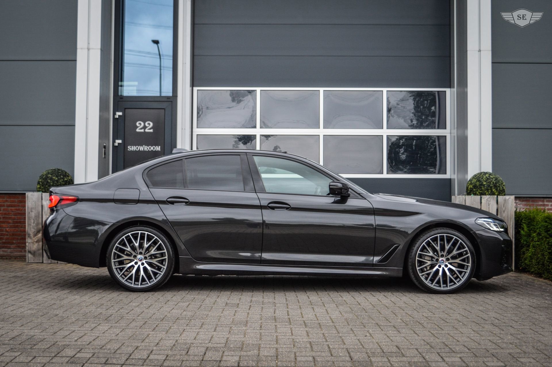 BMW 5-serie 530e|M-PAKKET|PILOT|360|H&K|LASER|NAPPA|PANO|20", 1998 cc, Achterwielaandrijving, Gebruikt, 4 cilinders