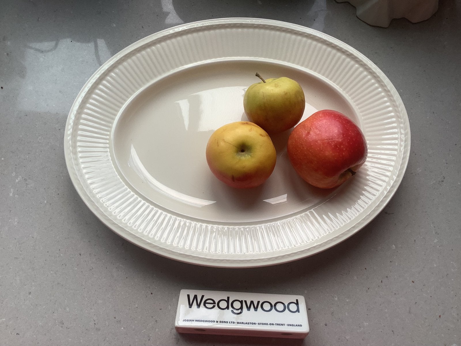 3 grote serveerschalen van 36 cm WEDGWOOD EDME, Overige typen, Ophalen of Verzenden, Zo goed als nieuw, Wedgwood