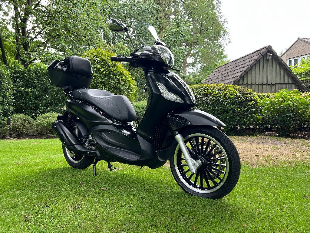 ZGAN.: Piaggio Beverly 300 i.e. Police met ABS en ASR., Motoren, Scooter, LED Verlichting, Bedrijf, Minimaal motorrijbewijs A2