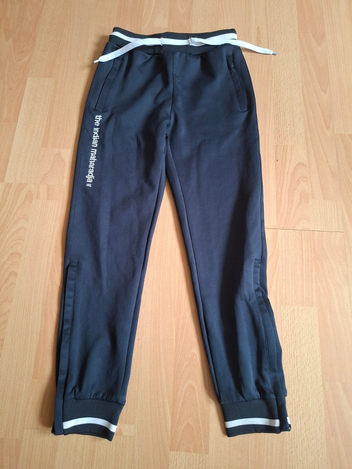 The Indian Maharadja sportbroek maat 140 (valt als 152), Broek, Gebruikt, The Indian Maharadja, Jongen of Meisje