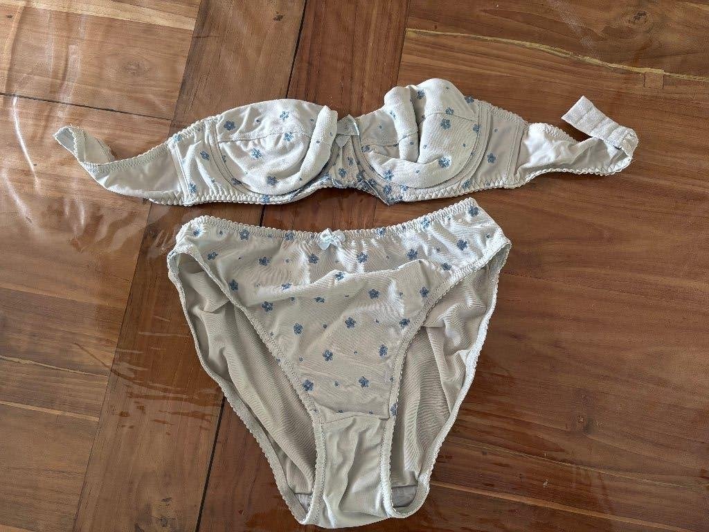 Lichtblauwe beugel bh met bijpassende slip, Ophalen of Verzenden, Blauw, BH