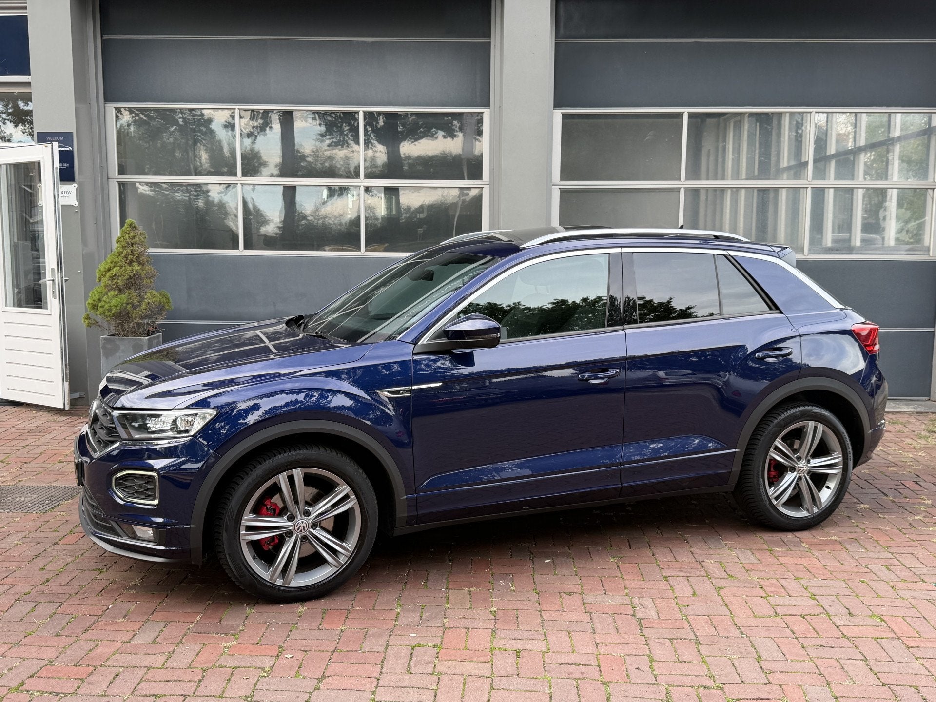 Volkswagen T-Roc 2.0 TSI 4Motion Sport Business R Pano | LED, Automaat, Dealer onderhouden, Automatische klimaatregeling, Gebruikt