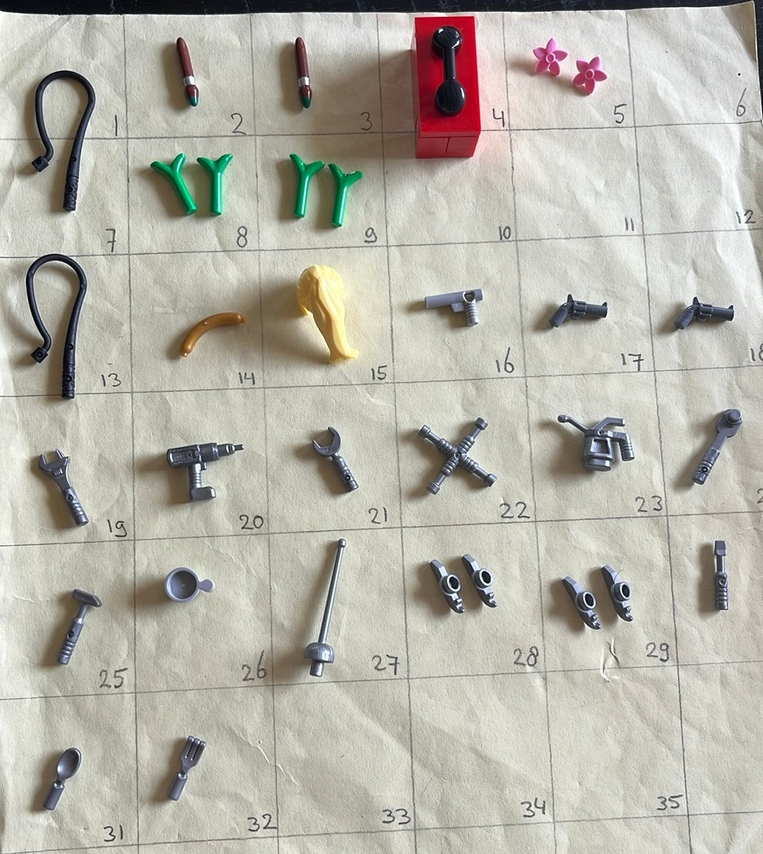 Lego losse onderdelen attributen zweep gereedschap pruik, Ophalen of Verzenden, Zo goed als nieuw