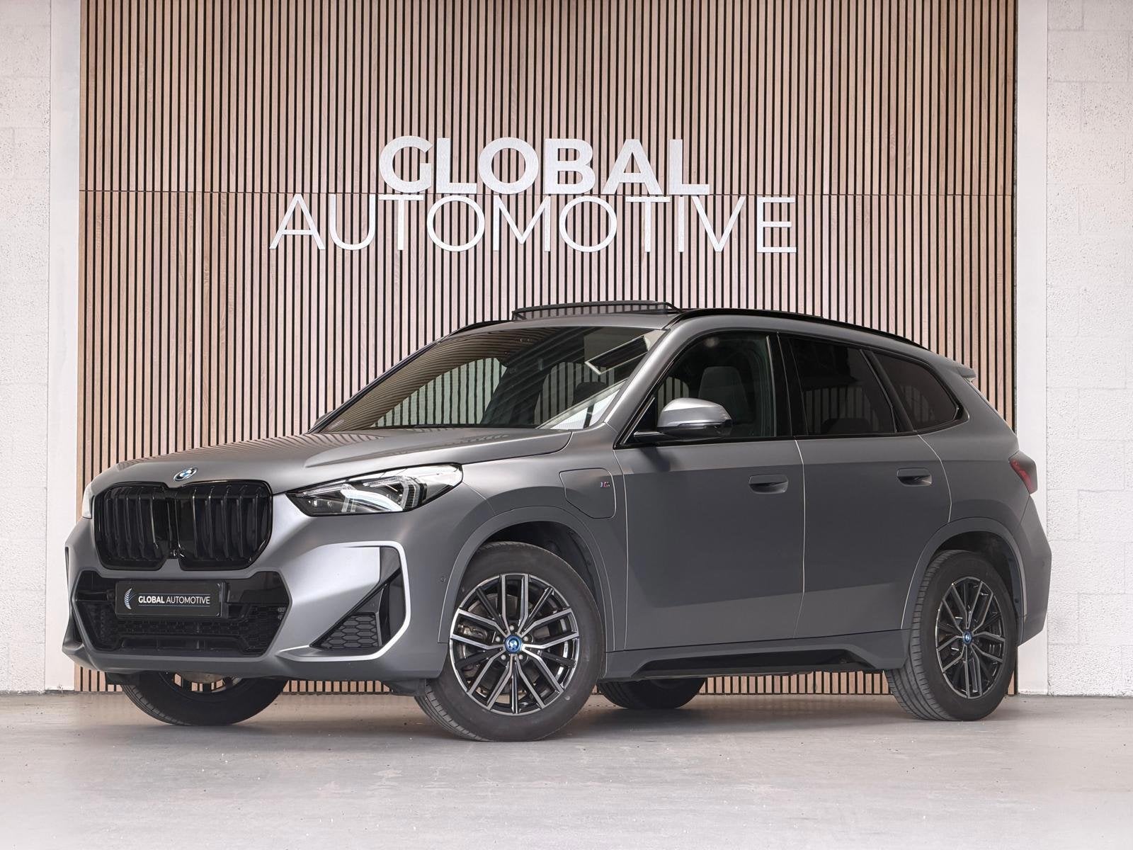 BMW X1 XDrive30e M sport - 326PK - PANORAMADAK - 360 CAMERA, Gebruikt, Zwart, Bedrijf, Hybride Elektrisch/Benzine