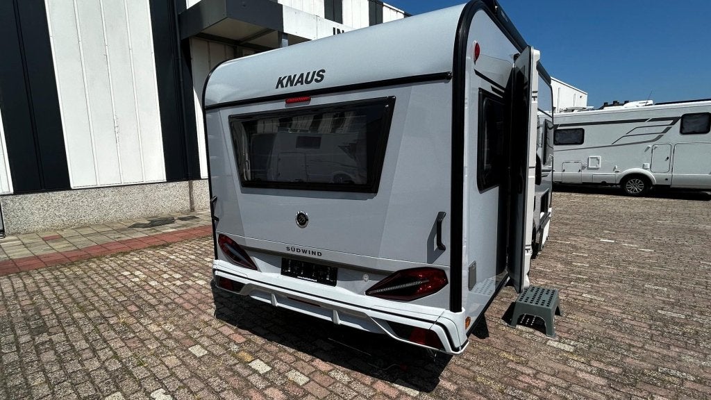 Knaus Sudwind Black Selection 460 EU Voordeelpakket, Overige typen, Bedrijf, 5 tot 6 meter, 1250 - 1500 kg