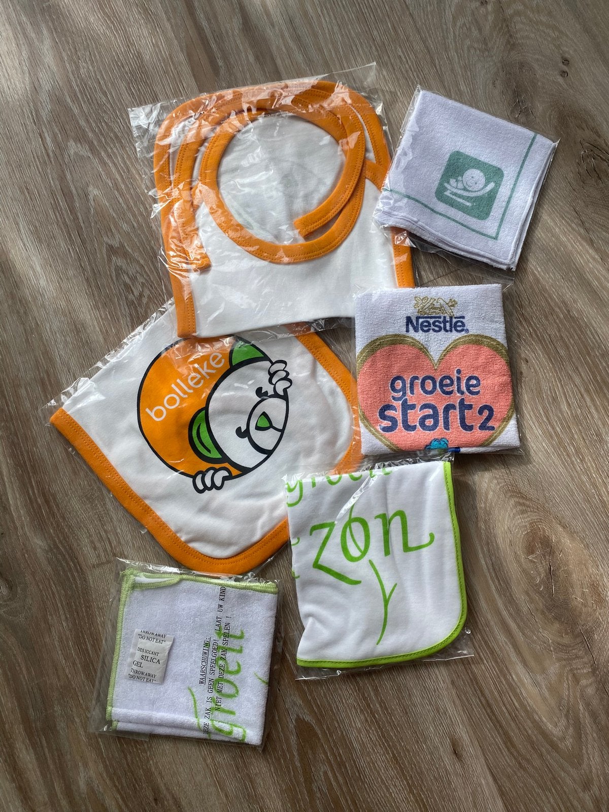 Diverse Spuugdoekjes en Slabbetjes NIEUW!, Ophalen of Verzenden, Nieuw, Slab, Overige merken