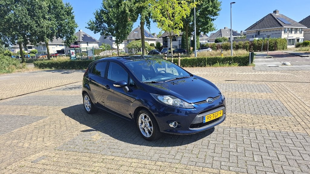 Ford Fiesta 1.6 TDCI 5-drs 2012, Auto's, Voorwielaandrijving, Stof, Elektrische ramen, Zwart
