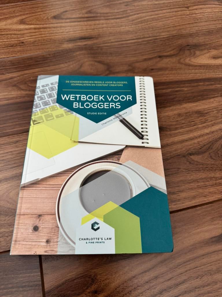 Boek Wetboek voor Bloggers Charlottes Law, Ophalen of Verzenden, Zo goed als nieuw