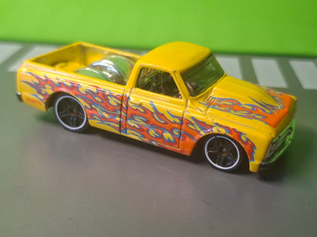 Hotwheels - 1967 Chevrolet C10 Pickup [geel] 1/60, Ophalen of Verzenden, Gebruikt, Auto