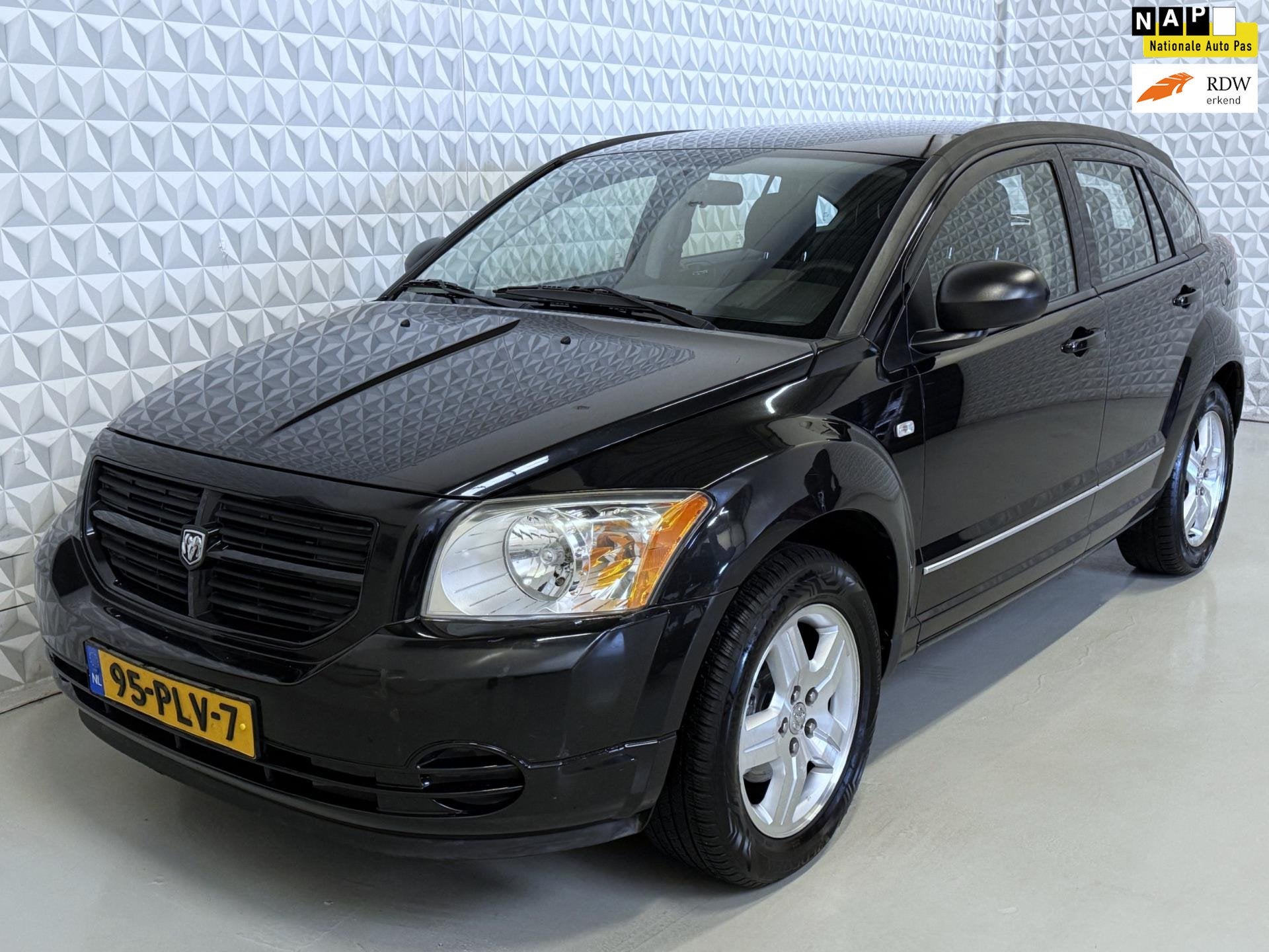 Dodge Caliber 2.0 Raw 165.000km / EXPORT - HANDEL! (2011), 450 kg, Gebruikt, Zwart, Origineel Nederlands