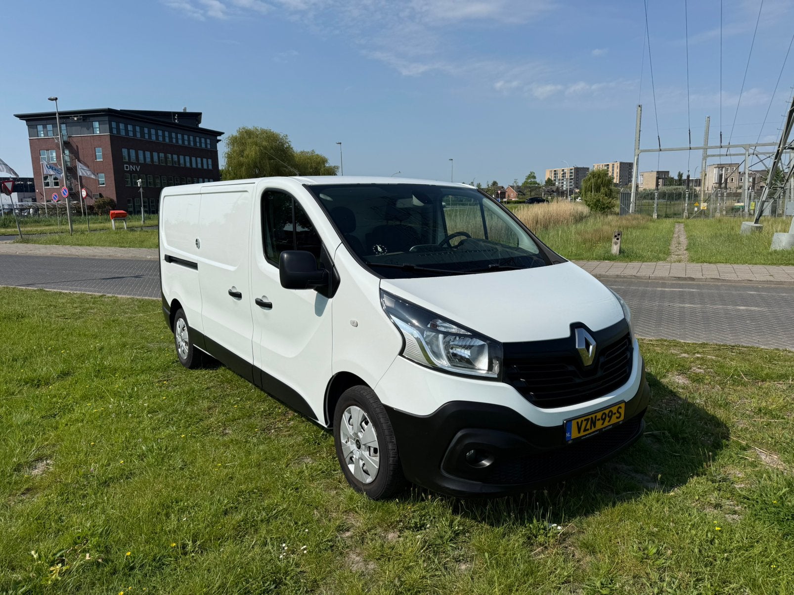 Renault Trafic L2 H1  2017 Wit 120 pk euro 6 lease 195 pmnd, Auto's, Parkeersensor, 4 cilinders, 2000 kg, Renault