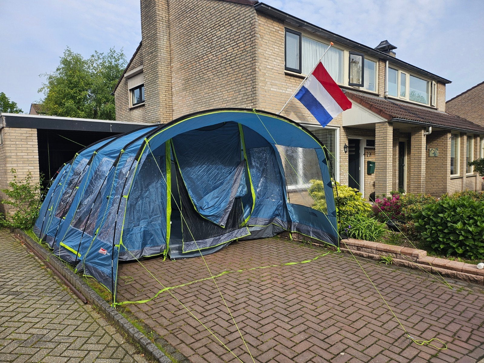 Complete kampeeruitrusting: tent, vloerkleed, grondzeil, Ophalen, Zo goed als nieuw, Tot en met 6