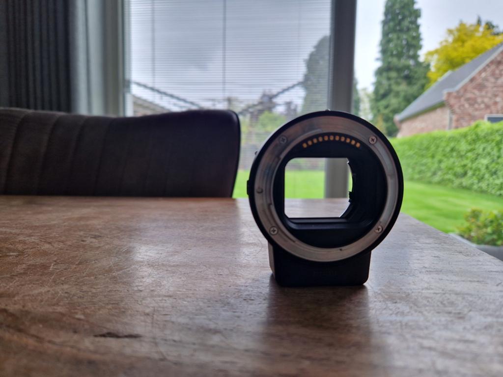 Nikon FTZ adapter met Nikon 50mm 1.8 lens en zonnekap, Ophalen of Verzenden
