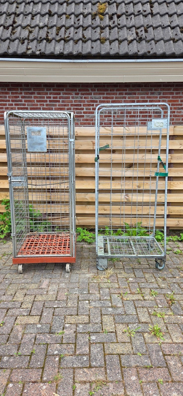2 rolcontainers: 1 inklapbaar, 1 dicht, Ophalen