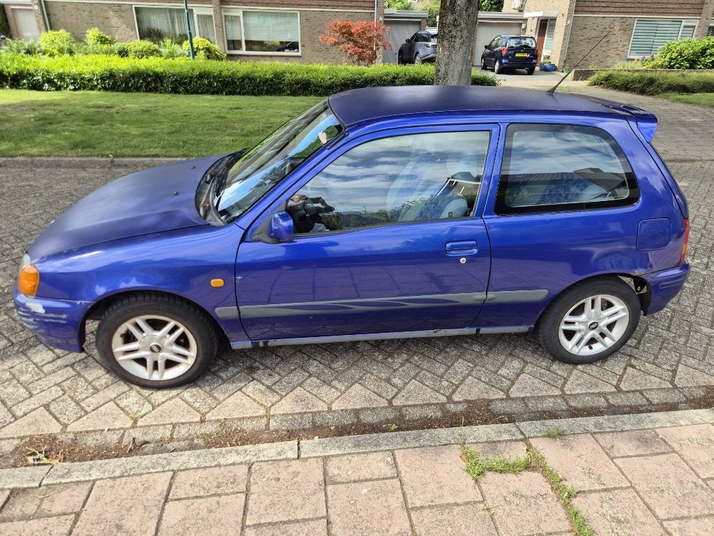 Toyota Starlet 1998 (APK tot 06-2027), 4 cilinders, Starlet, Metallic lak, Origineel Nederlands