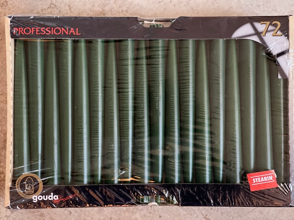 72 "Gouda" 'Gotische' Kaarsen Kleur: Groen Nieuw in Doos, Overige materialen, Nieuw, Ophalen of Verzenden, Minder dan 25 cm