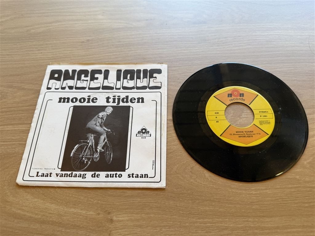 angelique - Mooie tijden, Ophalen of Verzenden, Zo goed als nieuw, Nederlandstalig