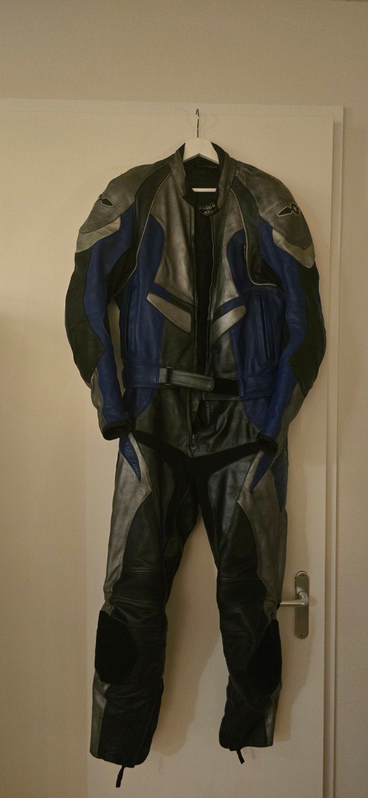 Revenger 2-delig leren motorpak, Blauw, Grijs, Zwart Maat 52, Broek | leer, Heren, Ophalen of Verzenden, Revenger