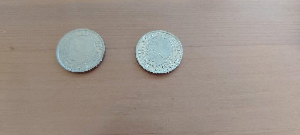 Twee munten Koningin Beatrix, Ophalen of Verzenden, Koningin Beatrix, 1 gulden, Losse munt