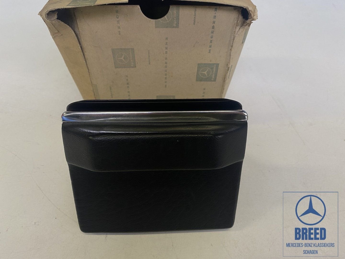 NOS asbak zwart voor Mercedes-Benz W114 W115 /8, Auto-onderdelen, Interieur en Bekleding, -, Nieuw, Ophalen of Verzenden, -