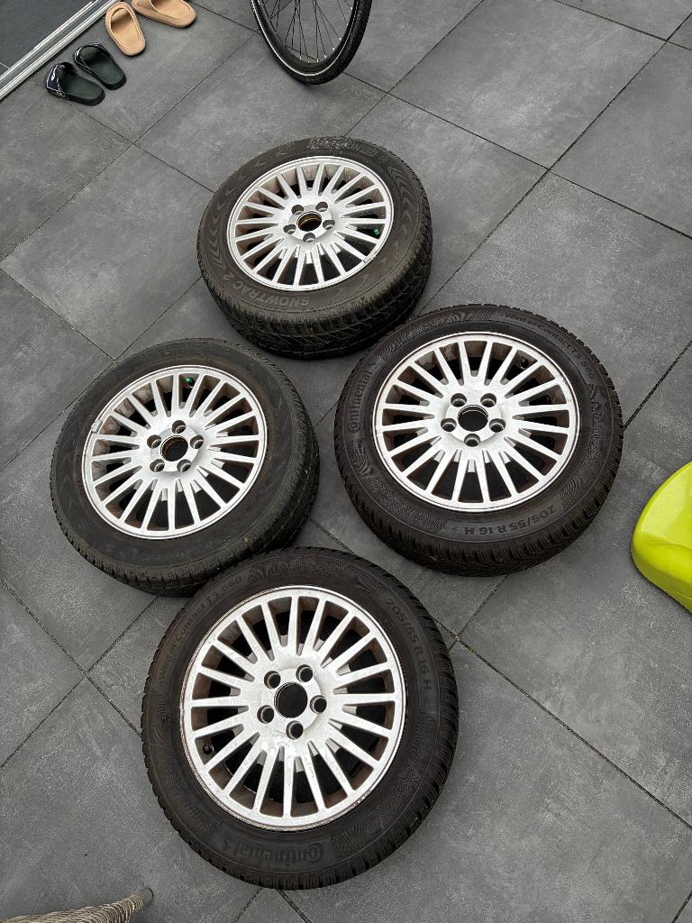 Volvo V50 16 inch winterset / winterbanden / velgen, Auto-onderdelen, Banden en Velgen, Velg(en), 17 inch, Zomerbanden, 205 mm