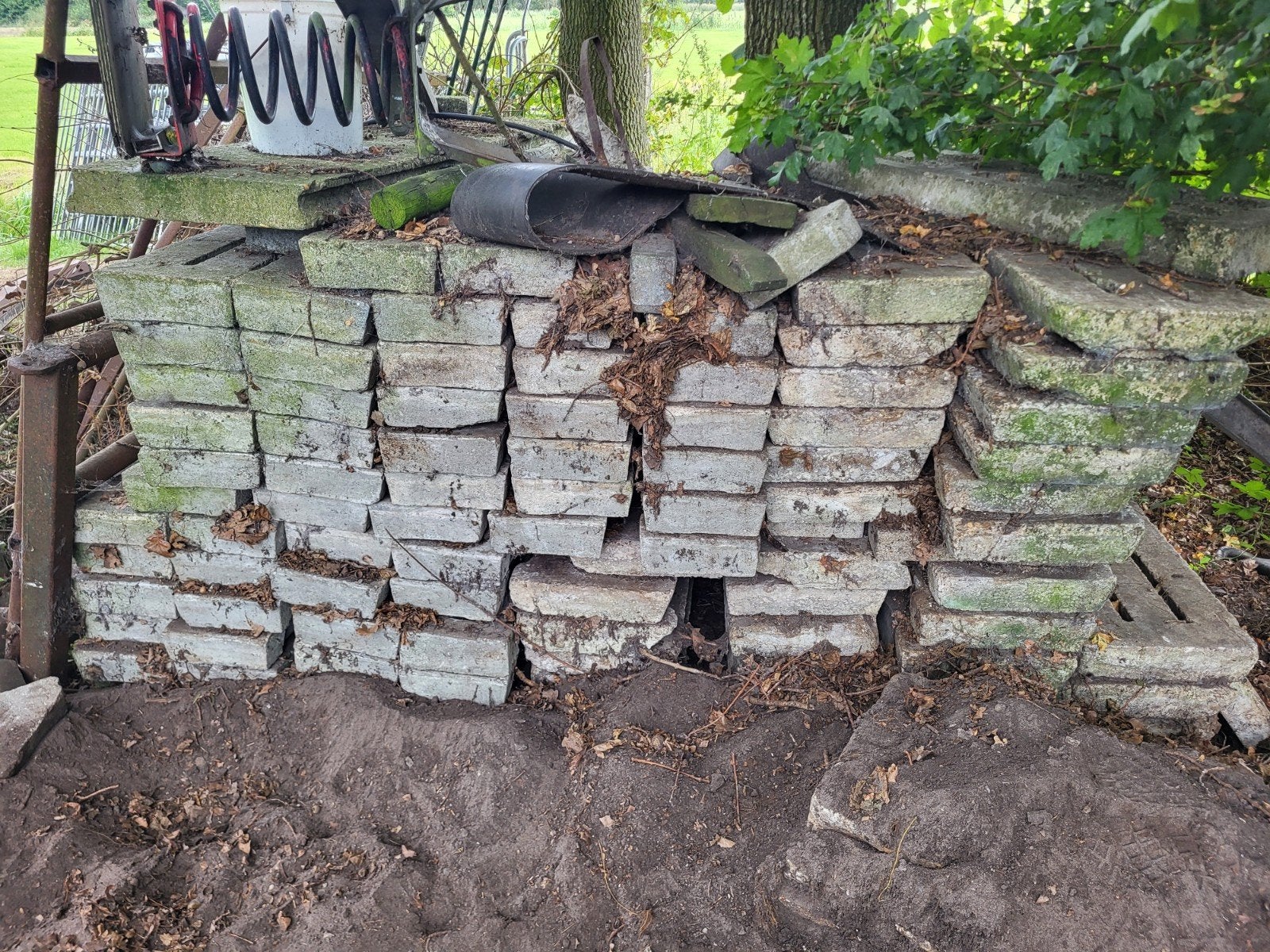 Gebruikte betontegels voor tuin of oprit, Ophalen