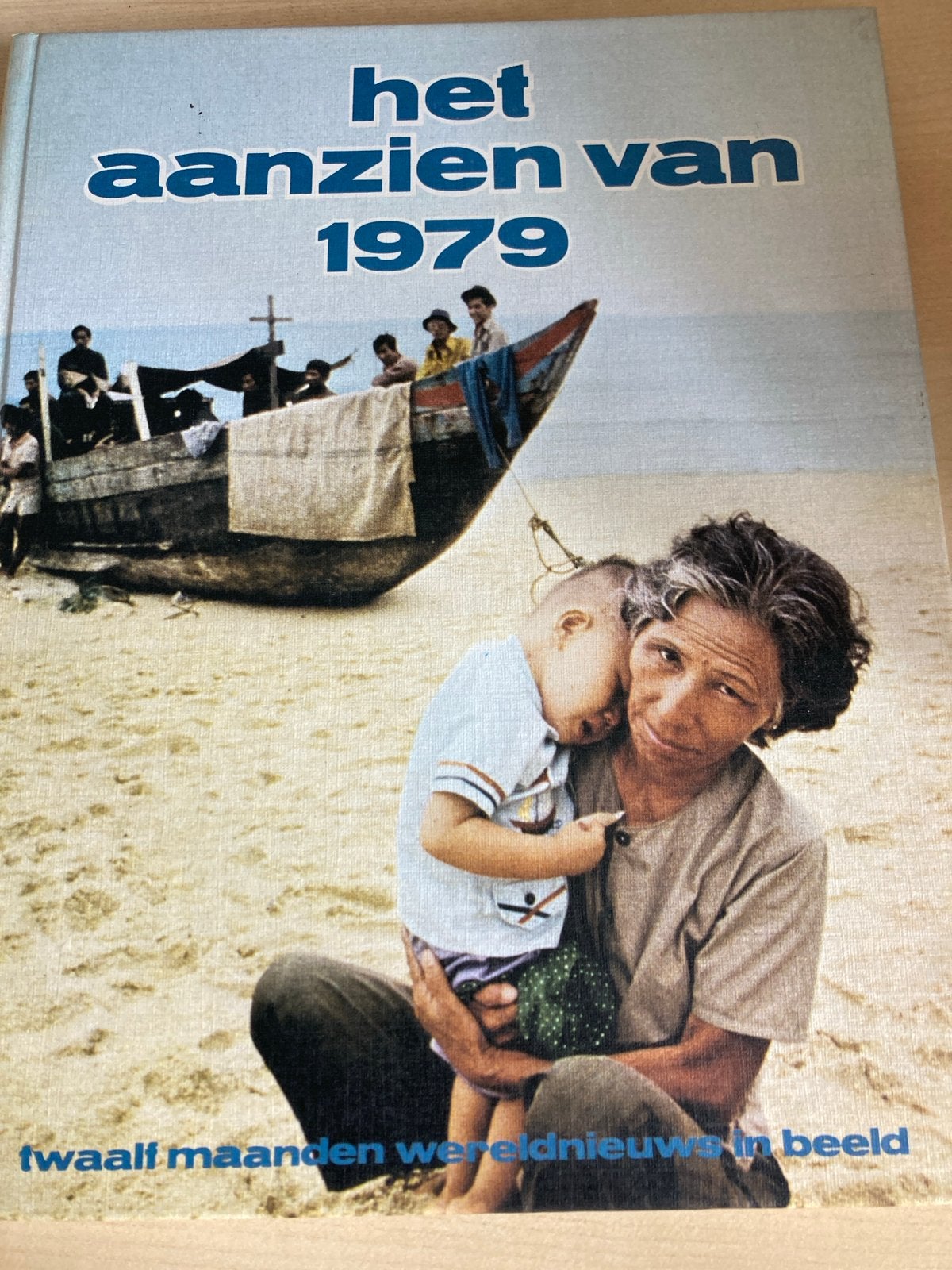 Het Aanzien van 1979: Twaalf maanden wereldnieuws in beeld, Ophalen of Verzenden, 20e eeuw of later, Gelezen
