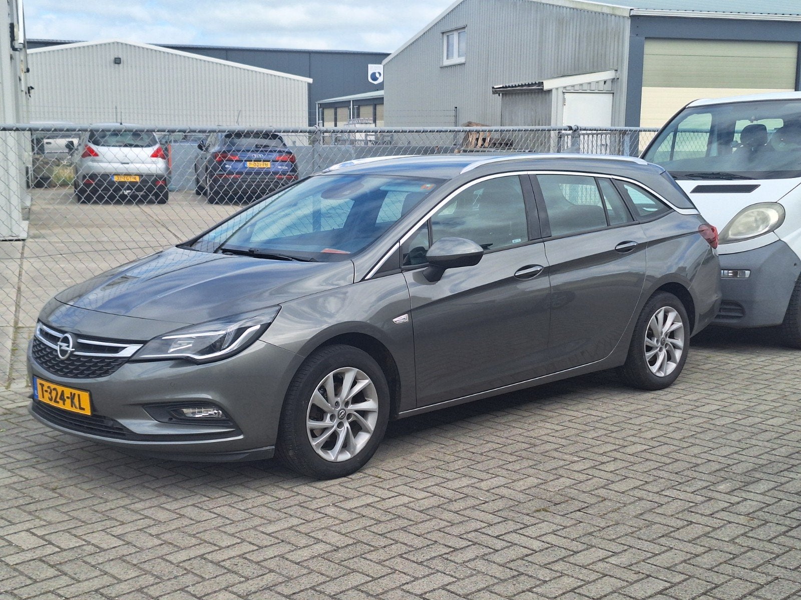Opel Asta 1.4 bj 2017 met defecte motor, Ophalen, Beige, Stationwagon, 1400 cc