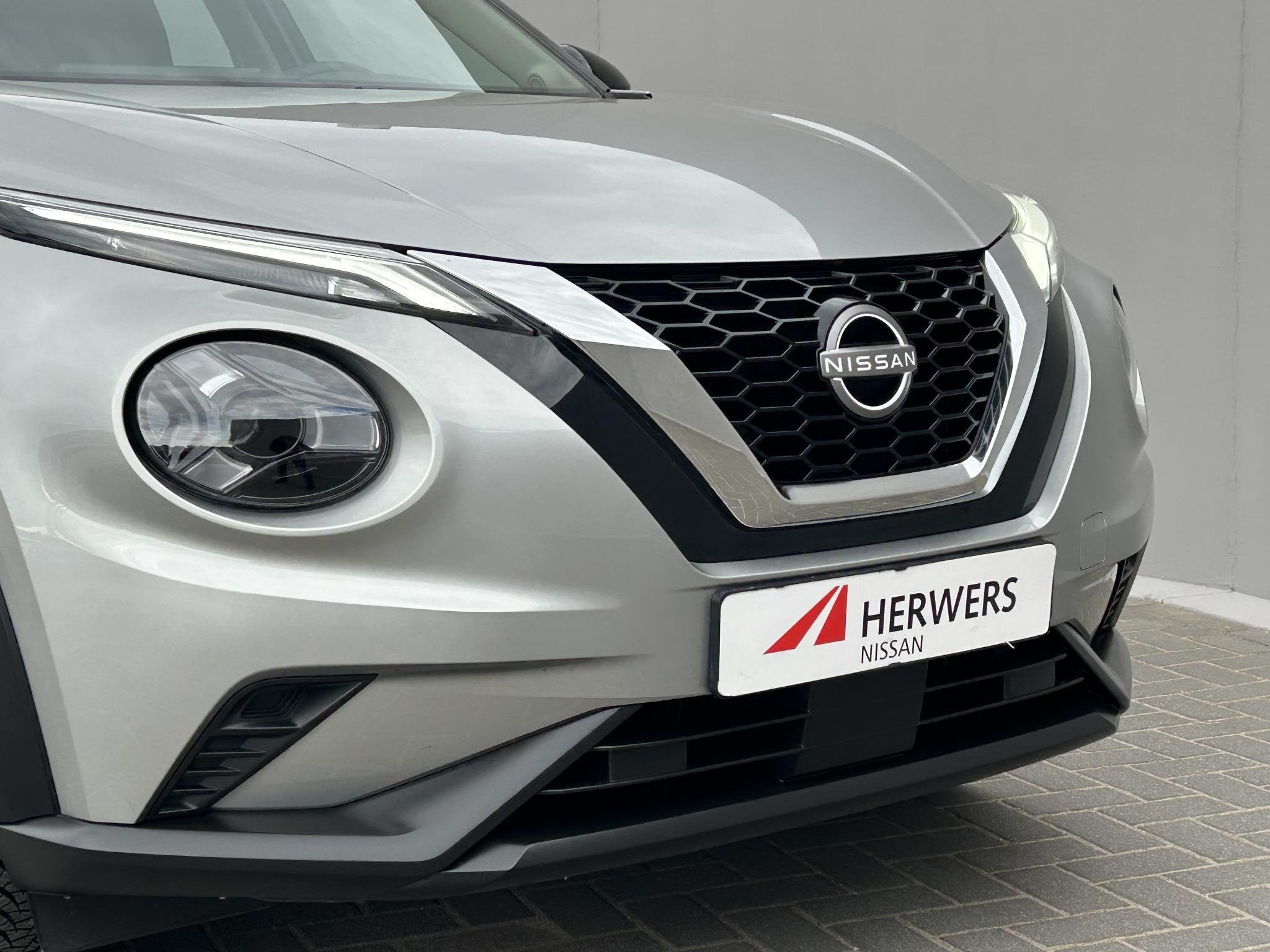 Foto 35 van Nissan Juke 1.0 DIG-T Acenta Handgeschakeld / Allseason band