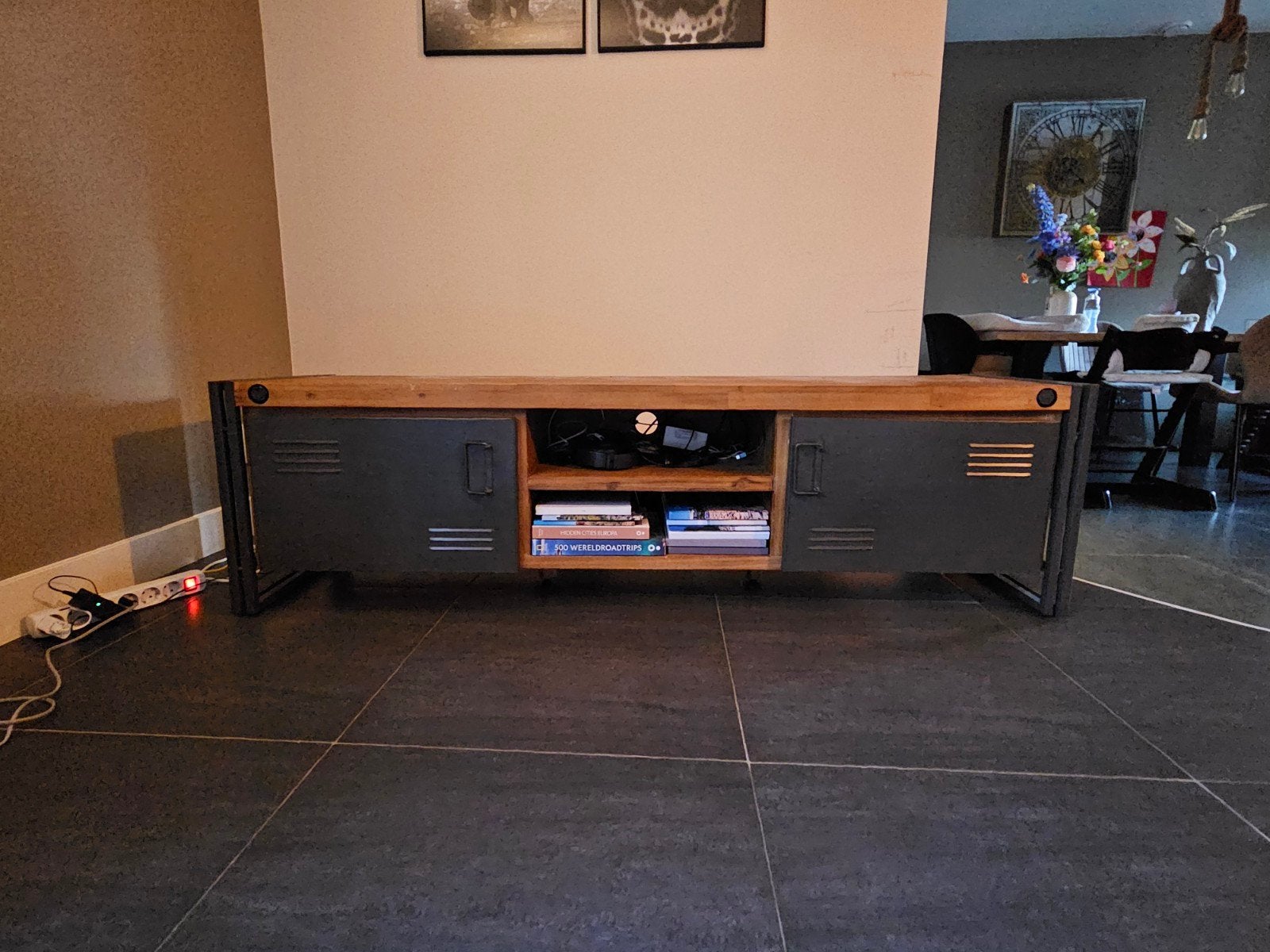 Industriële TV-meubel met houten blad en metalen deuren, Huis en Inrichting, Gebruikt, 150 tot 200 cm, Minder dan 100 cm, Industrieel