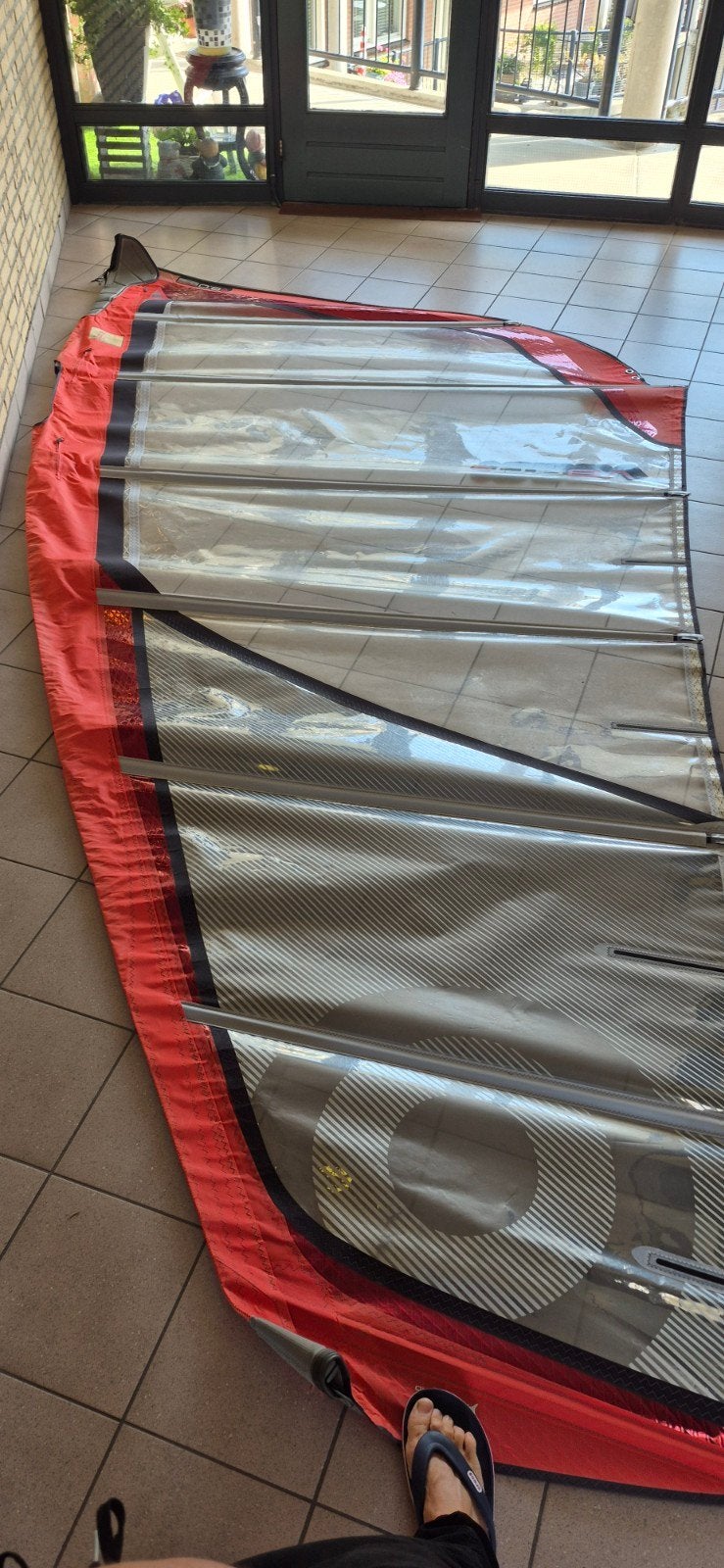 neilpryde V8 8m zeil compleet met bijpassende mast en giek, Watersport en Boten, Met giek, Ophalen of Verzenden, Zo goed als nieuw