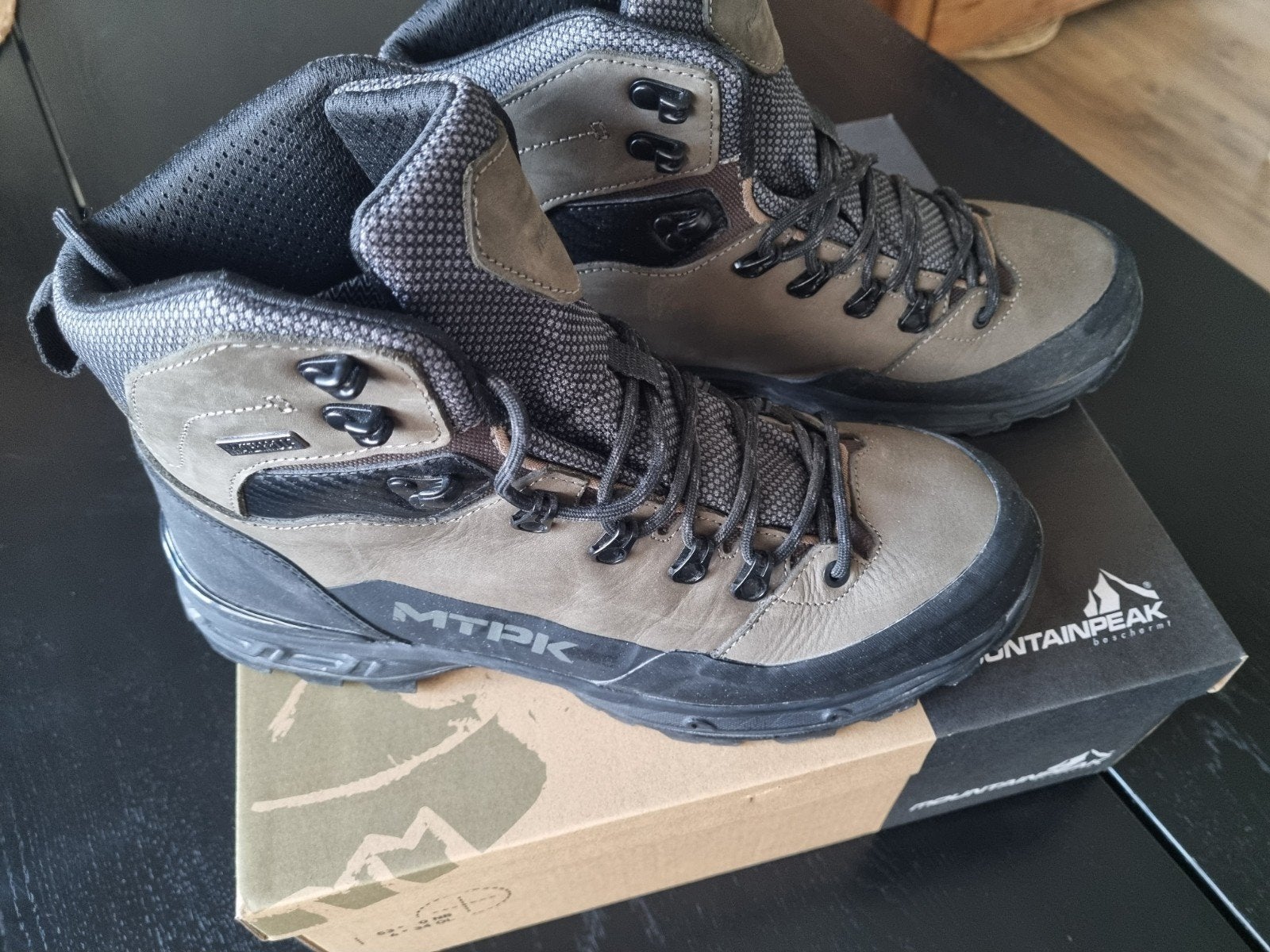 bergschoenen vrijwel nieuw, Ophalen of Verzenden, Zo goed als nieuw, Schoenen