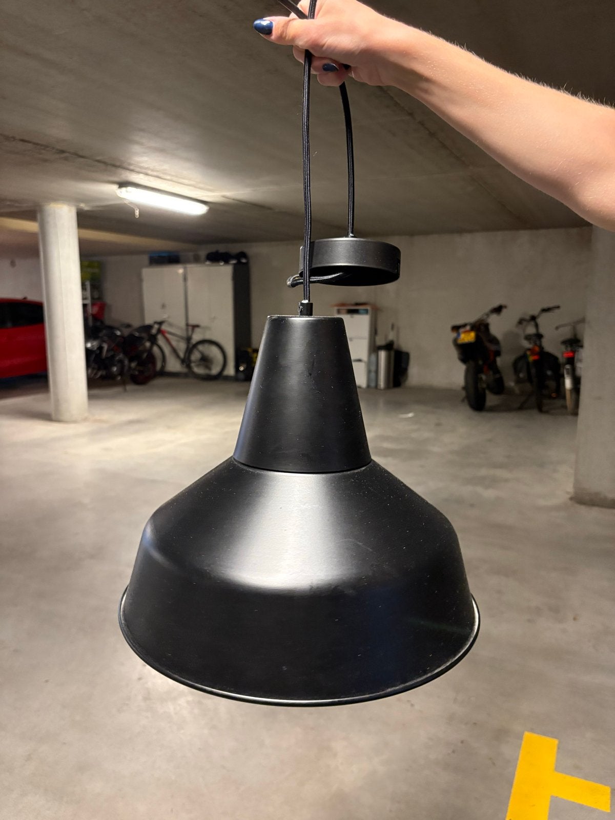 Zwarte hanglamp met koperen binnenkant, Ophalen, Gebruikt, Metaal, E27 (groot)