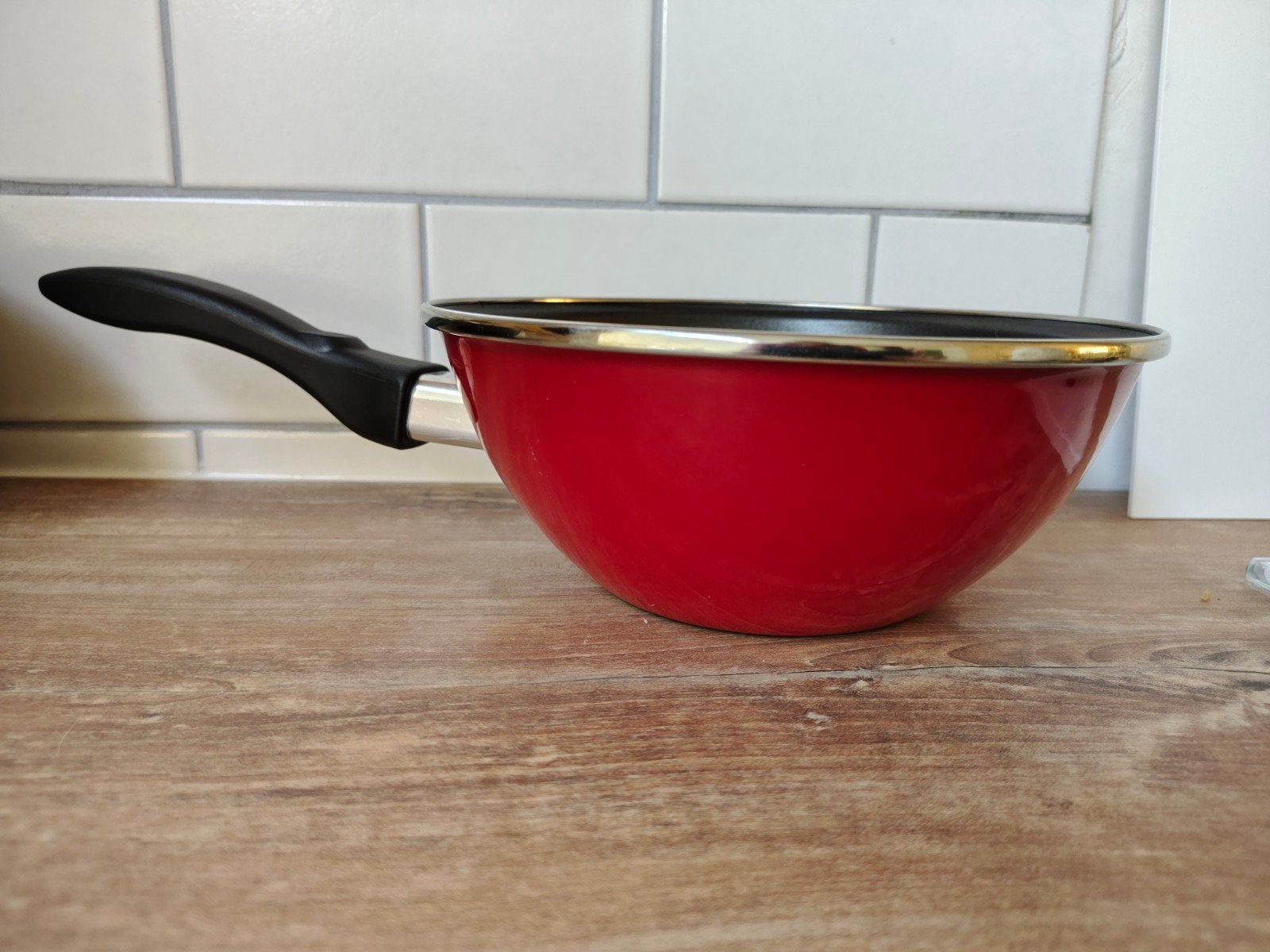 Kleine rode wokpan, nieuw, Overige materialen, Antiaanbaklaag, Nieuw, Ophalen of Verzenden