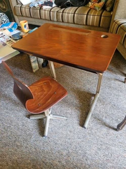 Oud schoolbankje, tafel en stoel, Ophalen, Gebruikt, Tafel(s) en Stoel(en)