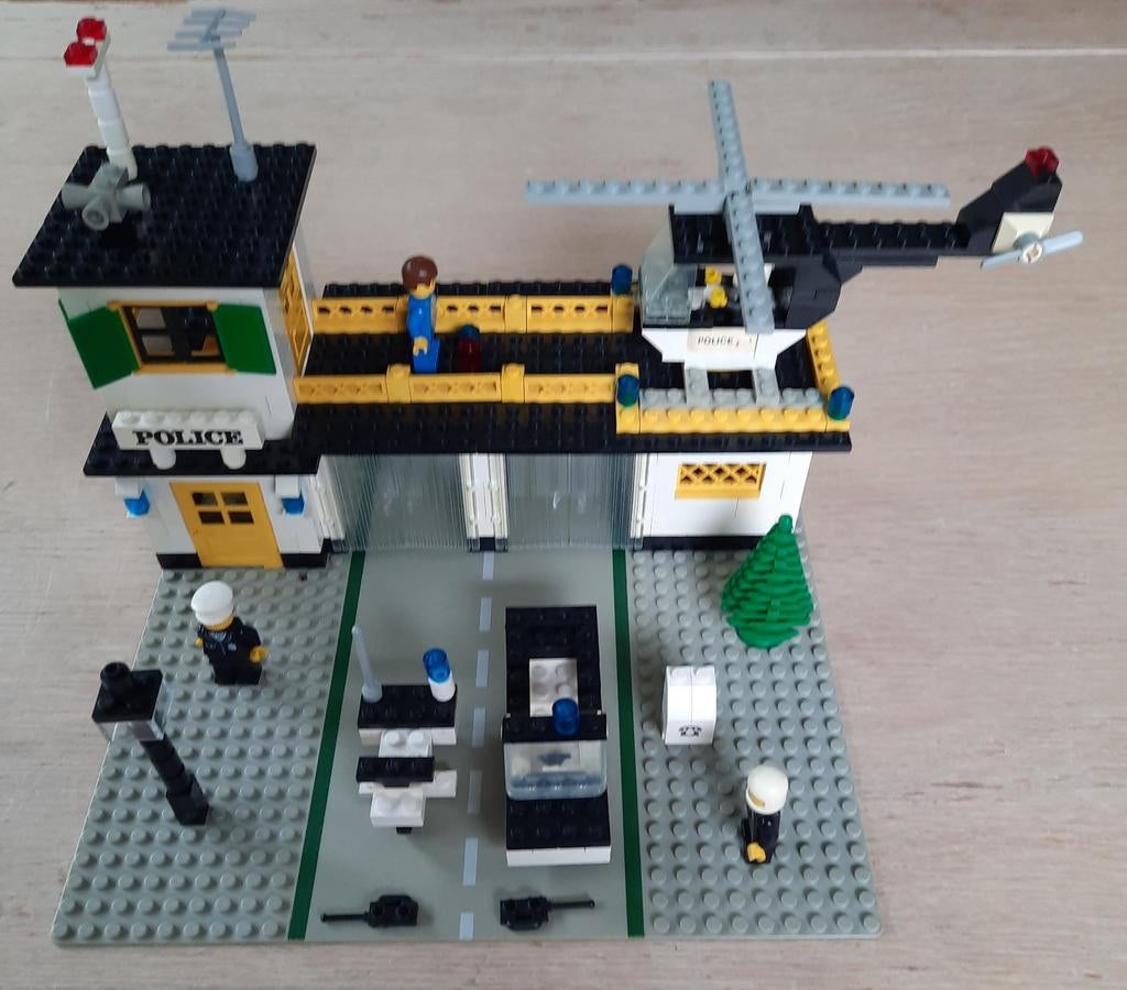 Lego Politiebureau set 381-2 uit 1979, Lego, Ophalen of Verzenden, Complete set, Compleet