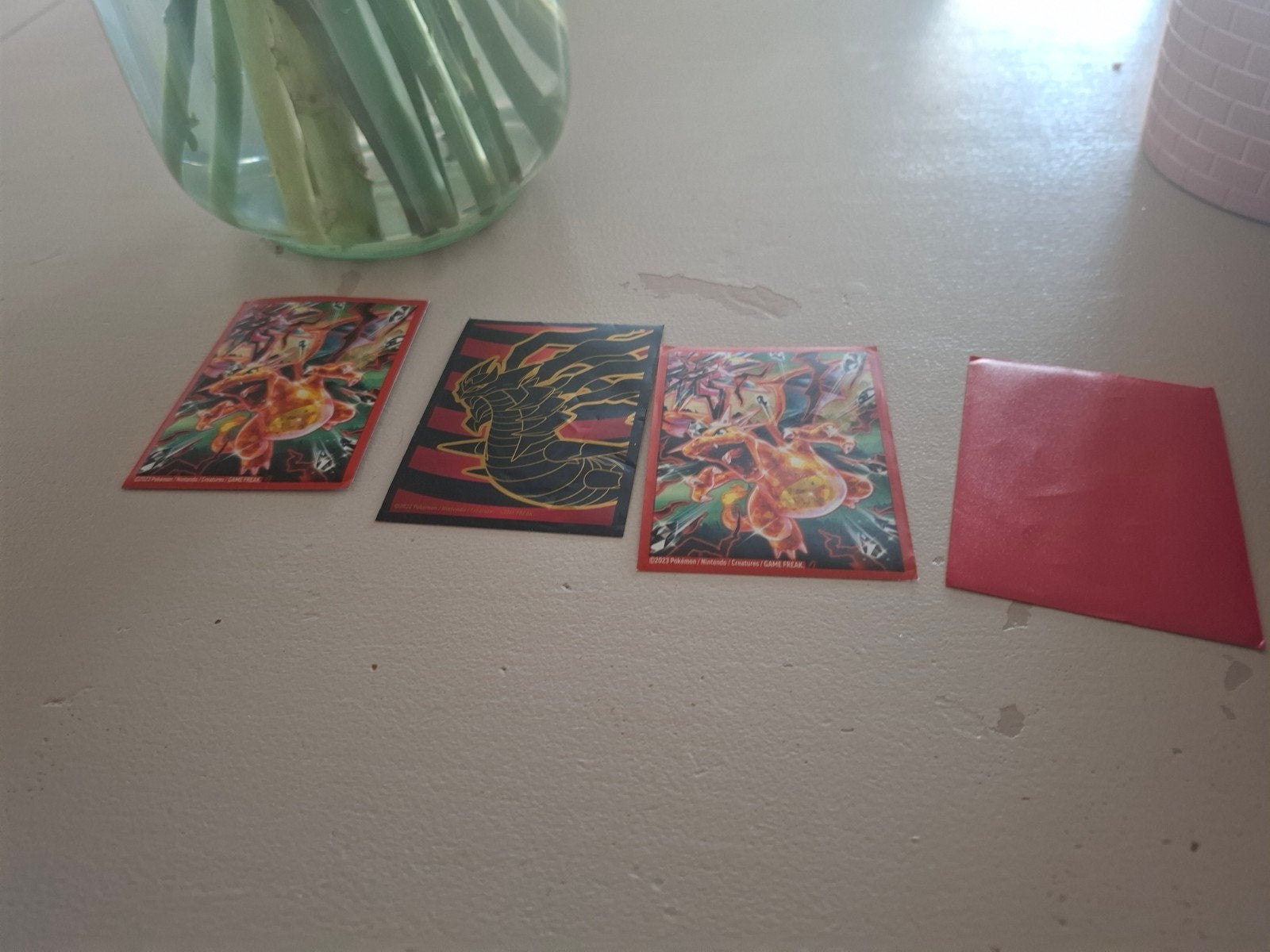 Pokémon Kaarthoesjes - Charizard & Giratina, Ophalen of Verzenden, Gebruikt, Sleeves of Kaarthoesjes