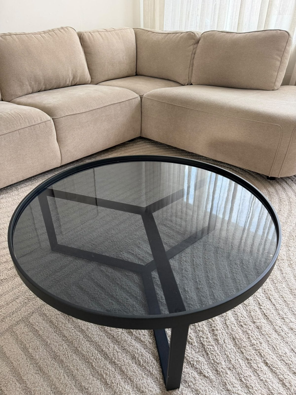 Foto 2 van Mooie ronde glazen salontafel merk Westwing 90 cm Ø