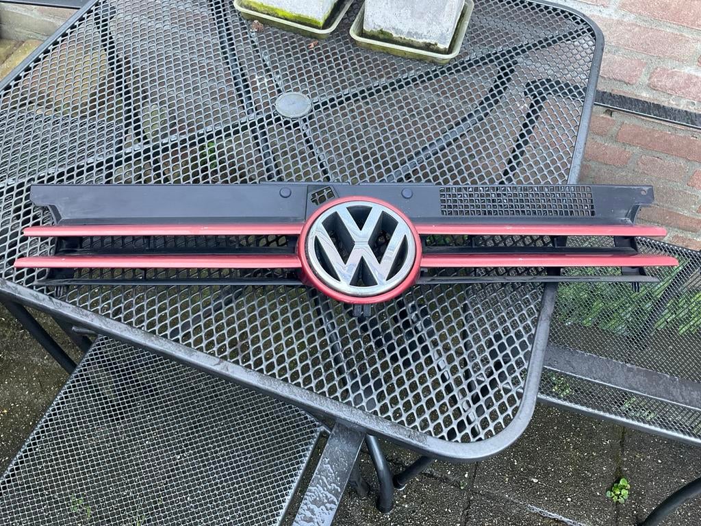 Golf 4 gril in goede conditie, Auto-onderdelen, Carrosserie en Plaatwerk, Ophalen of Verzenden, Gebruikt, Voor, Volkswagen