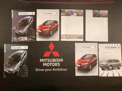 TEAB: 7 verschillende Mitsubishi Outlander 2010-2013 folders, Ophalen, Zo goed als nieuw, Mitsubishi