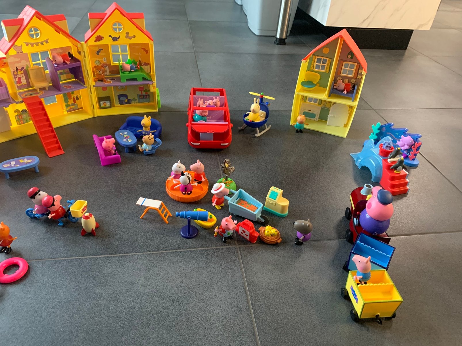 Grote Peppa Pig Speelset: Huis,bus Figuren & Accessoire, Ophalen, Zo goed als nieuw, Speelset