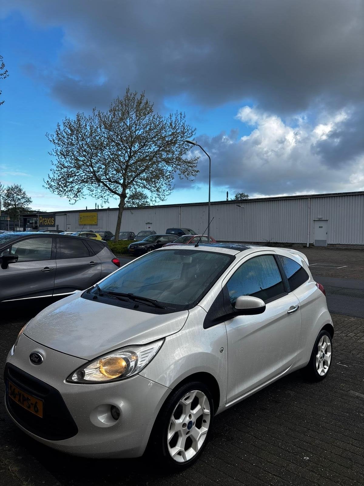 Ford Ka 1.2  2012 parelmoer wit. Met panodak, Voorwielaandrijving, 1242 cc, 4 cilinders, 4 stoelen