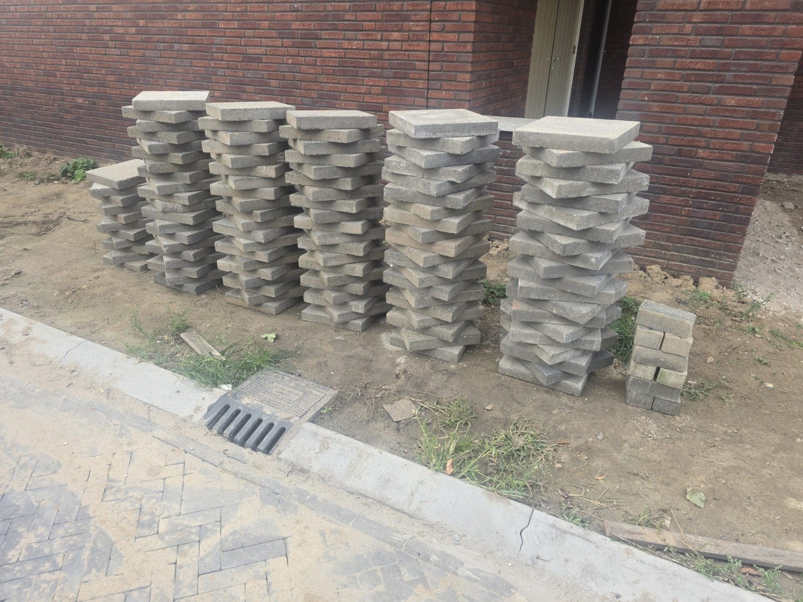 Betontegels 40x40 cm - 110 stuks (gebruikt), Doe-het-zelf en Verbouw, Ophalen, Gebruikt, 40 tot 60 cm, 10 m² of meer