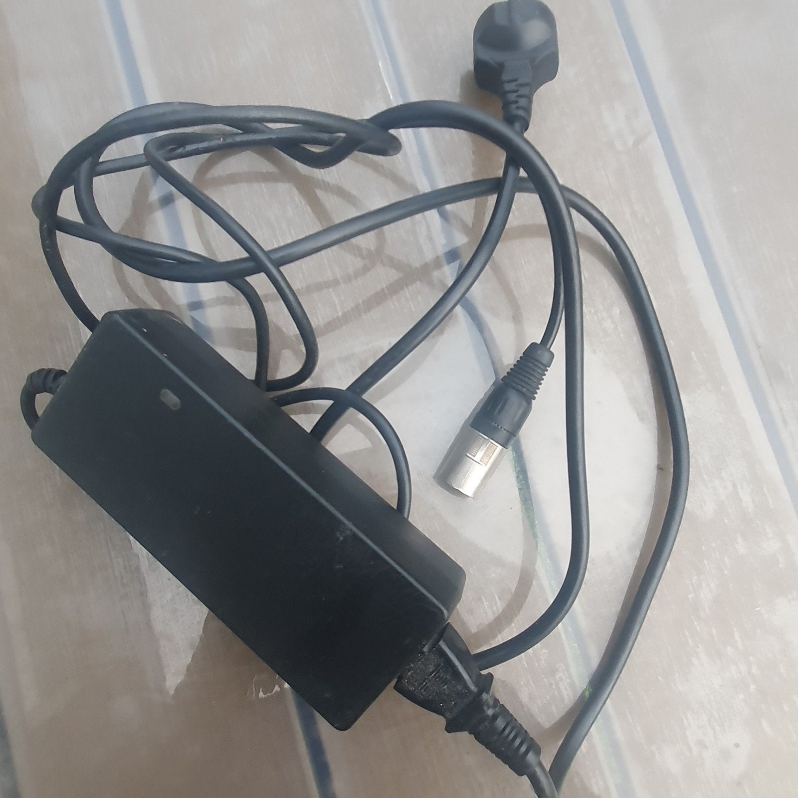 lader voor e-bike met 5 pins